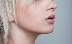 韩国演员楼梯摔落去世